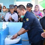 Sekda Gorut, Ridwan Yasin, SH., MH saat melakukan uji fungsi program Pamsimas III (Foto: Istimewa).
