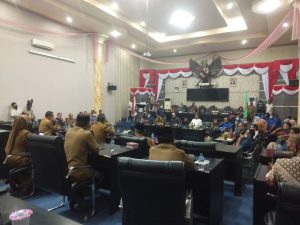 Kepala Desa se-Kabupaten Gorontalo Geruduk DPRD Kabgor, Ada Apa?