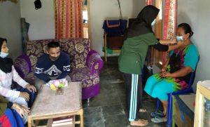 Cegah Covid-19, Mahasiswa Sosiologi UNG Bagikan Masker Gratis
