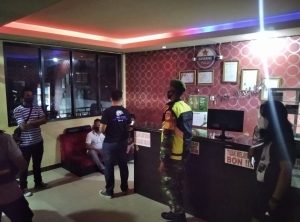 Antisipasi Anggotanya Keluyuran di Tempat Hiburan Malam, Tim Gabungan TNI/POLRI Gelar Operasi