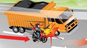 Kecelakaan Tronton Vs Motor Metic, Kaki Penumpang Metic Remuk Terlintas