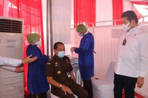 JAKSA AGUNG RI MEMBUKA KEGIATAN VAKSINASI COVID 19 UNTUK SELURUH PEGAWAI KEJAKSAAN AGUNG