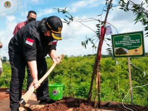 Menteri LHK: Tanam Pohon Bersama Bangun Jiwa Korsa dan Asah Kepekaan Rimbawan