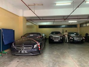 TIM JAKSA PENYIDIK KEJAKSAAN AGUNG MELAKUKAN PEMINDAHAN BARANG BUKTI YANG TERKAIT TERSANGKA JS