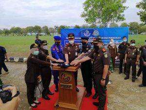 KEJAKSAAN NEGERI PONTIANAK EKSEKUSI PEMUSNAHAN BARANG BUKTI 4 (EMPAT) UNIT KAPAL TANGKAP IKAN BERBENDERA VIETNAM