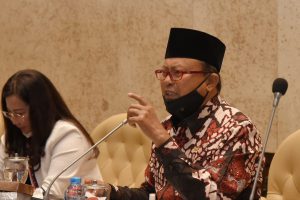 Anggota Komisi V DPR RI , H.Herson Mayulu SIP .Mengikuti Rapat Dengar Pendapat Dengan Menteri Desa PDT
