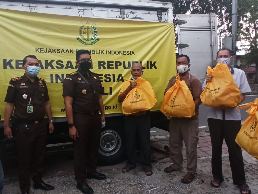 Kejaksaan Agung Ri Melalui Program ‘Kejaksaan Ri Peduli ‘ Untuk Korban Banjir Kedoya