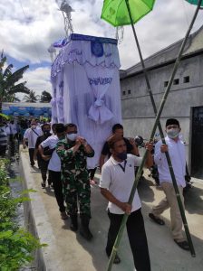 Menghadiri Pemakaman warga, Kades Timuato Ingatkan Protkes
