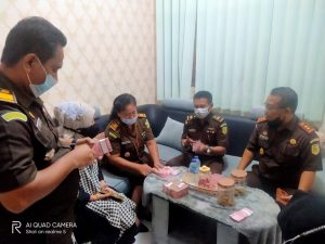 Kejari Boalemo Terima Uang Pembayaran Denda Dari Perkara Korupsi Sofyan Hasan