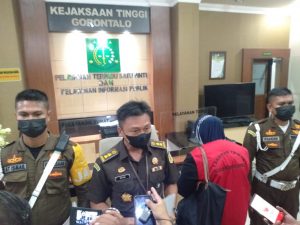 ‘AO’Alias Aera (50) DPO Kasus Pengadaan Pemasangan Jaringan SIM pada RSUD Aloe Saboe  Tiba di Kejati Gorontalo