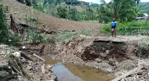 Warga Keluhkan Jembatan Ambruk di Momala Dungaliyo: Pemerintah Harus Cepat