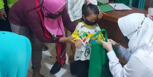 Cegah Stunting, PKB Kabgor Serahkan Makanan Tambahan untuk Balita dan Ibu Hamil