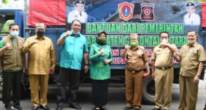 Bupati Indra Yasin Serahkan Bantuan Kemanusiaan Terhadap Korban Banjir di Kabgor