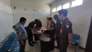 Kejaksaan Tinggi Gorontalo Serahkan Tersangka dan Barang Bukti (Tahap-II) dalam Perkara Tindak Pidana Korupsi Pengadaan Jaringan SIM (Sistem Informasi Manajemen) Pada RSUD Aloei Saboe T.A 2004