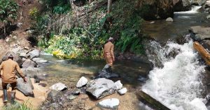 Tindaklanjuti Keluhan Masyarakat Terkait Air Bersih, Kades Motihelumo Turun Langsung ke Sumber Air Bersih