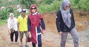 Kadis Nakertrans Gorut Kembali Tinjau Progres Pembangunan RTJK di Desa Motihelumo