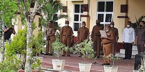 Bupati Indra Yasin Pimpin Apel Kerja di Disdik Gorut