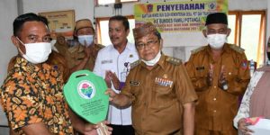 Serahkan Bantuan Mikro Bus ke Bumdes Famili Potanga, Ini Harapan Bupati Indra Yasin
