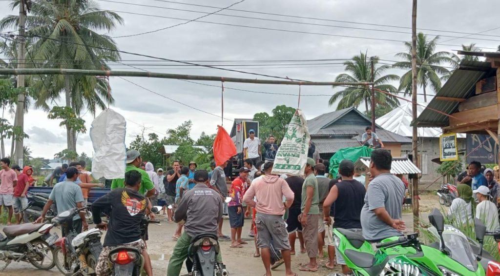 Tindak Lanjut RDP Polemik PT.PG Tolangohula, Masyarakat Blokade Jalan