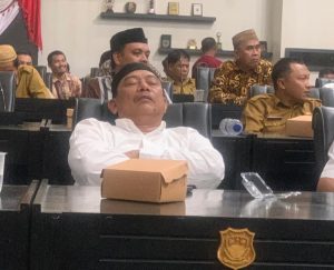 Rapat Bahas Soal Rakyat, Kadis di Kabupaten Gorontalo Tertidur Pulas