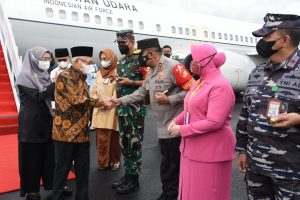 Kedatangan Wapres Ma’ruf Amin ke Gorontalo di Jemput Kapolda Angesta Romano Yoyol