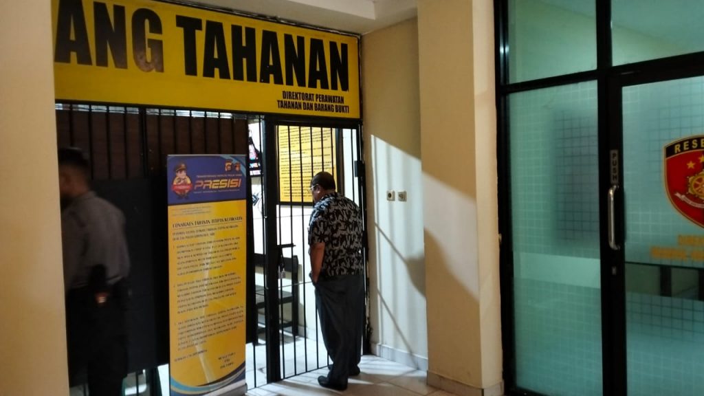 Besuk Risman Taha Mendekam di Sel Tahanan, Adhan : Kita Datang Beri Motivasi