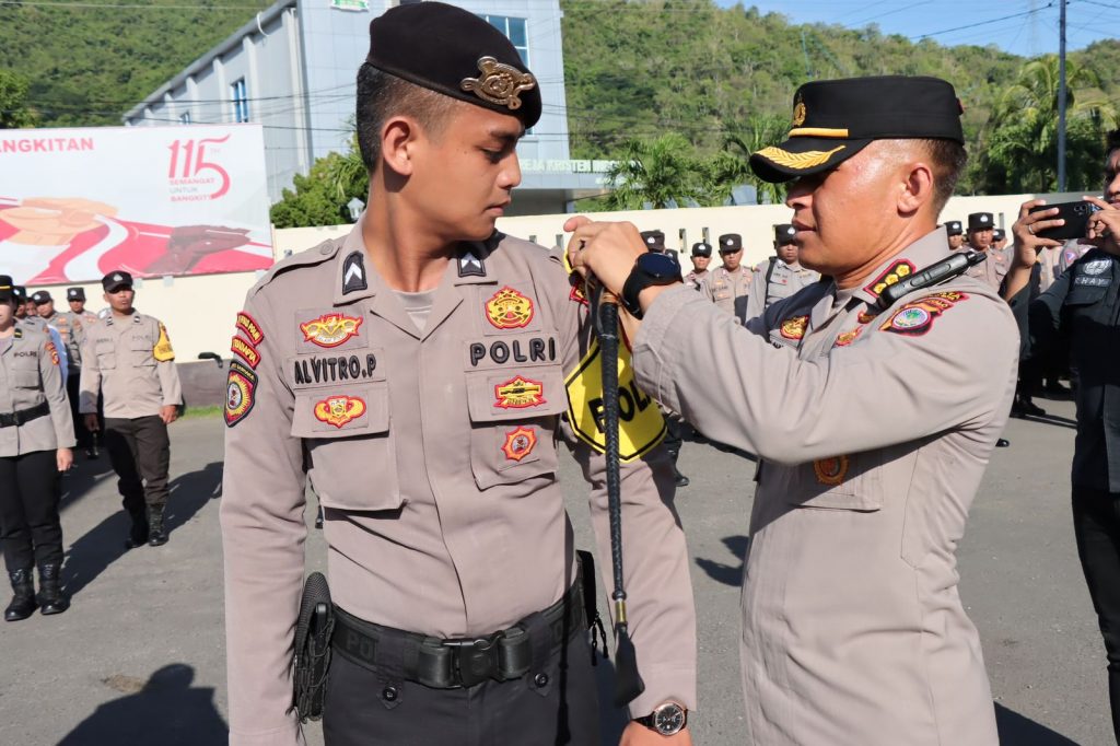 Laksanakan Program Kapolri, Ade Permana Kukuhkan Polisi RW
