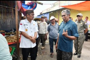 Bupati Saipul Tinjau Kebakaran Pasar Tradisional Marisa, Kami Akan Data Kerugian di Lalap Sijago Merah