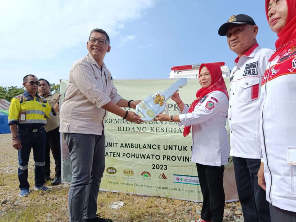 Pani Gold Project Menyerahkan Bantuan Mobil Ambulance, Kepada RSUD Bumi Panua Marisa