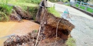 Jalan Penghubung 4 Desa Ambles, Irman Mooduto Desak Pemerintah Segera Turun Tangan