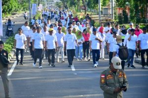 Meriyahakan Even Setahun Festival Pantai Pohon Cinta, Bupati Saipul Lepas Peserta Jalan Sehat