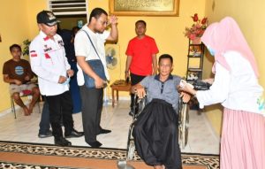 Selain Melakukan Patroli Kesehatan, Bupati Pohuwato Kunjungi Pasien Berbaring di Puskesmas
