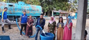 Dinsos Provinsi Gorontalo Distribusikan Air Bersih, Tagana Kabgor : Terima Kasih Bu Kadis