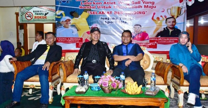Buka Turnamen Volli Ball Cup, Bupati Pohuwato Mari Ramainkan Acara Ini