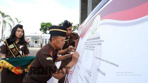 Menuju Birokrasi Bersih Melayani Kejati Gorontalo Gelar Apel Penandatanganan Komitmen Bersama