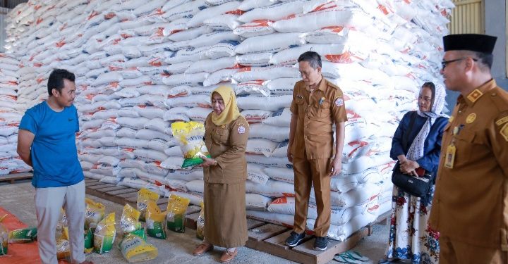 Wakil Bupati Pohuwato Turun Langsung Pantau Stok Beras di Gudang Bulog