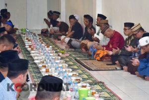 Bupati Saipul dan Ketua PKK Rutinas Buka Bersama Dengan Masyarakat di Mesjid Baiturahman Paguat