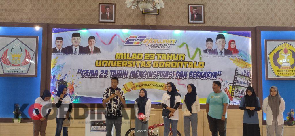 Milad Ke 23 Universitas Gorontalo, Prof Rustam Akili Bagi-Bagi Beasiswa