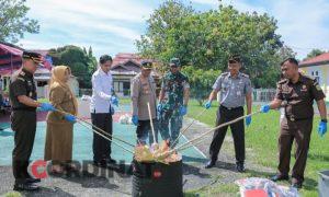 Kejari Pohuwato Gelar Pemusnahan Barang Bukti Tindak Pidana Berkekuatan Hukum Lengkap