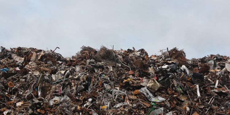 Pentingnya Kolaborasi untuk Mengatasi Masalah Sampah di Gorontalo