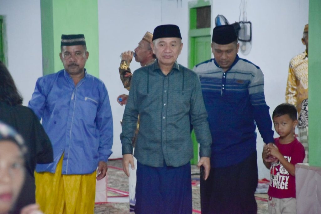 Bupati Pohuwato Gelar Buka Puasa Bersama di Mesjid Nur Yaqin Desa Balayo : Moment Pererat Silaturahmi
