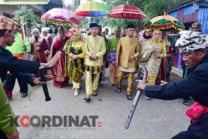 Kunjungan Pemda Pohuwato ke Kecamatan Lemito Disambut Prosesi Adat Mopotilolo : Ini Penyemangat Kami Mengemban Amanah