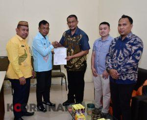 Plh Sekda Pohuwato Mahyudin Ahmad Menerima SK Mendagri Pengangkatan Kepala Daerah Hasil Pemilihan Serntak