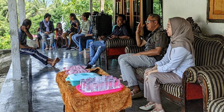 Pasangan Romantis Perkuat Dukungan di Desa Garapia Jelang PSU Pilkada Gorut