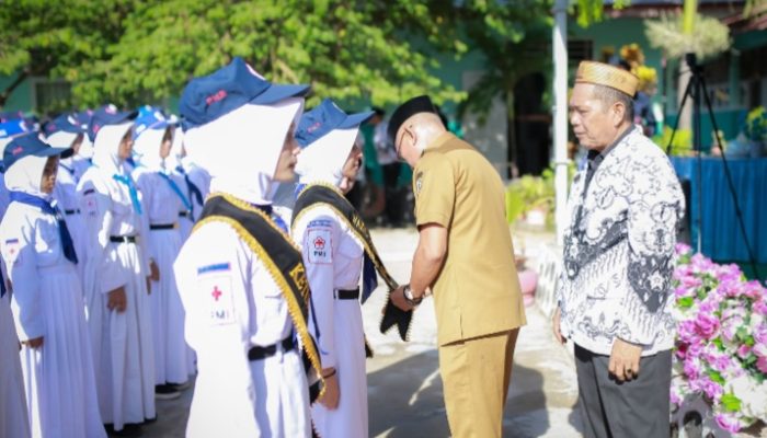 Penguatan Ekstrakurikuler Sekolah, Wabup Pohuwato Lantik 214 Anggota PMR SMPN 1 Marisa