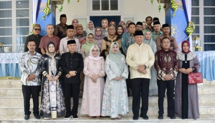 Hangat Penuh Kebersamaan, Bupati Pohuwato Silaturahmi di Rumah Jabatan Gubernur Gorontalo