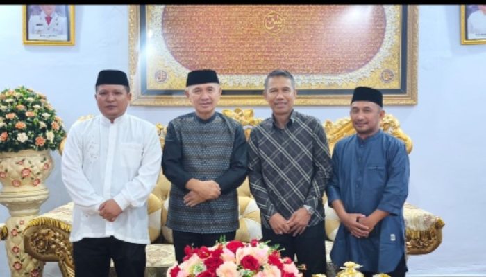 Putra Daerah Paguat Bersinar, Sekjen PSSI Yunus Nusi Disambut Bupati Pohuwato Saat Lebaran