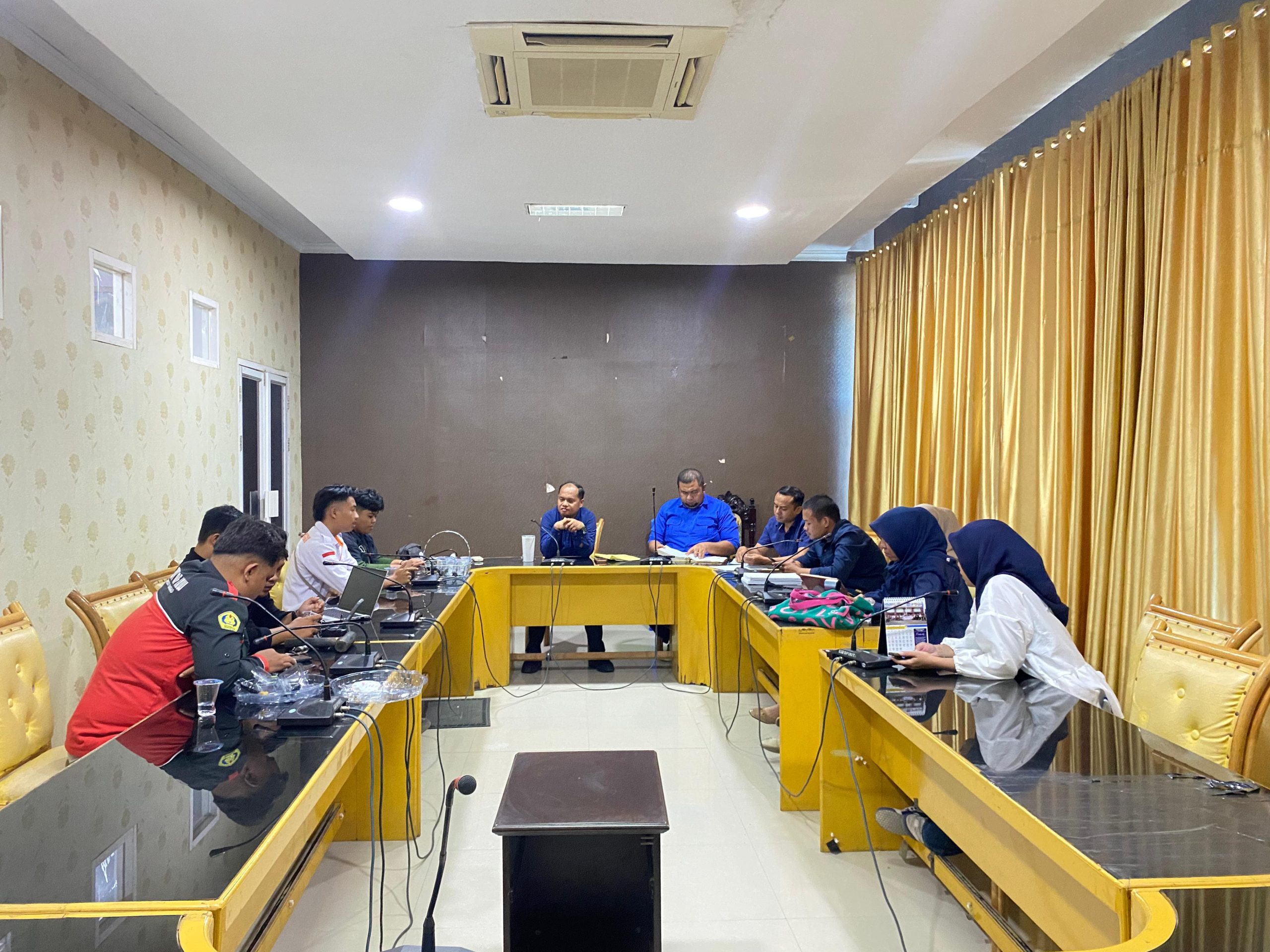 4 ketua BEM yang sedang menjalankan KLB